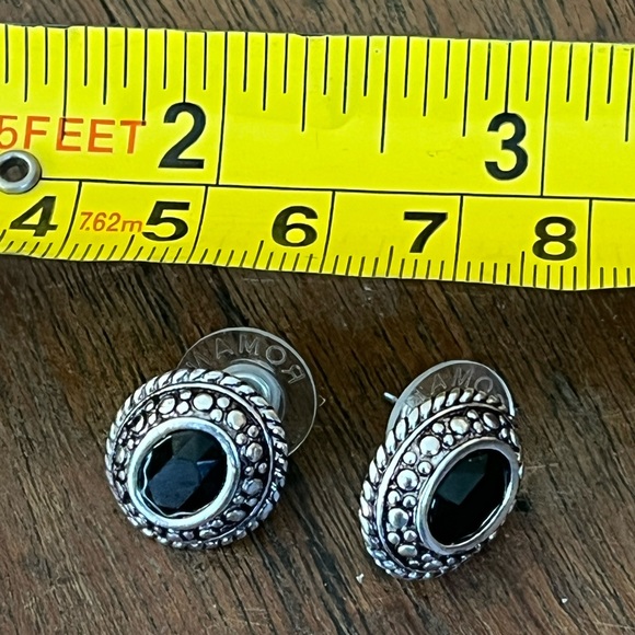 Black and silver studs - Picture 4 of 11